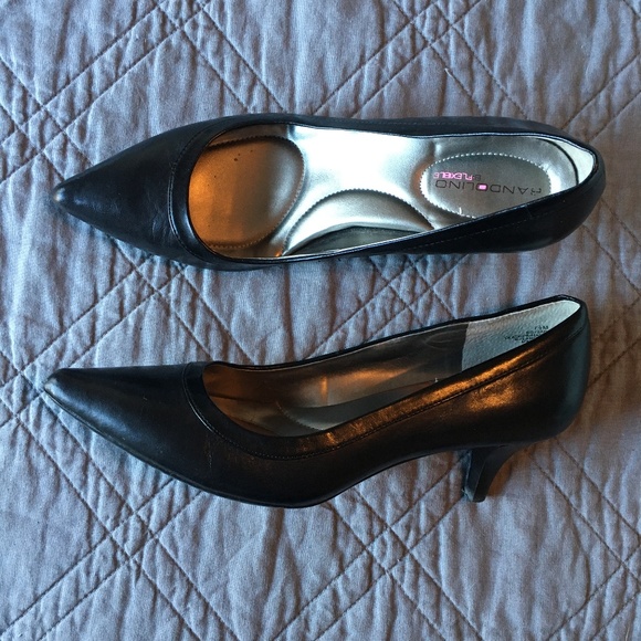 Bandolino Shoes - Bandolino Flexible Black Leather Heels Sz 7.5